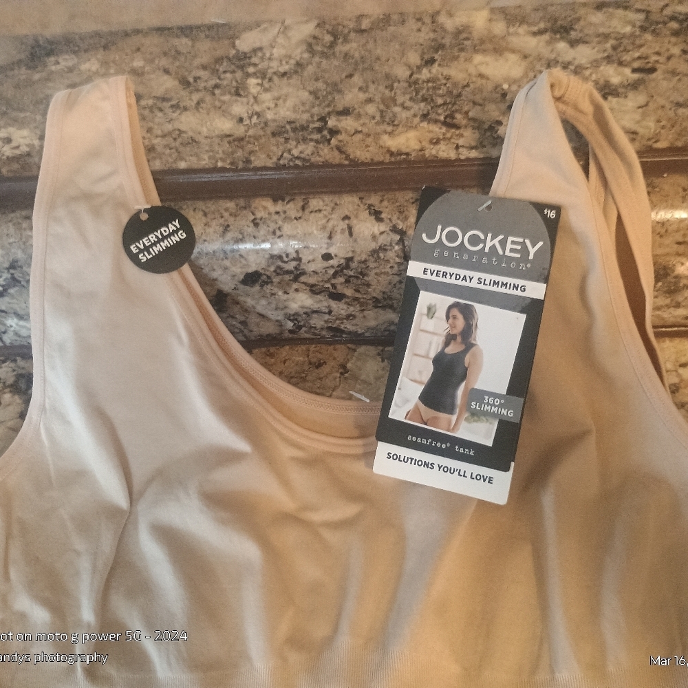 everyday wear. Size extra large slimming tank. Brand new with tags - Picture 4 of 4
